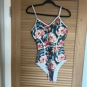 Cupshe floral swimwear size L